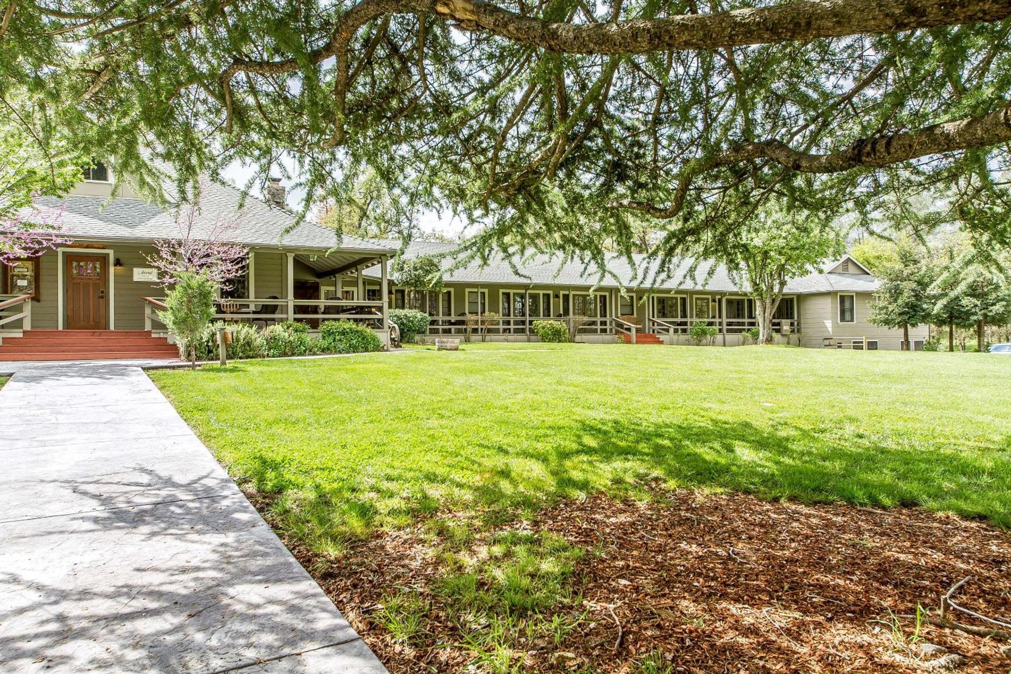 Sierra Sky Ranch Hotel Oakhurst Exterior photo