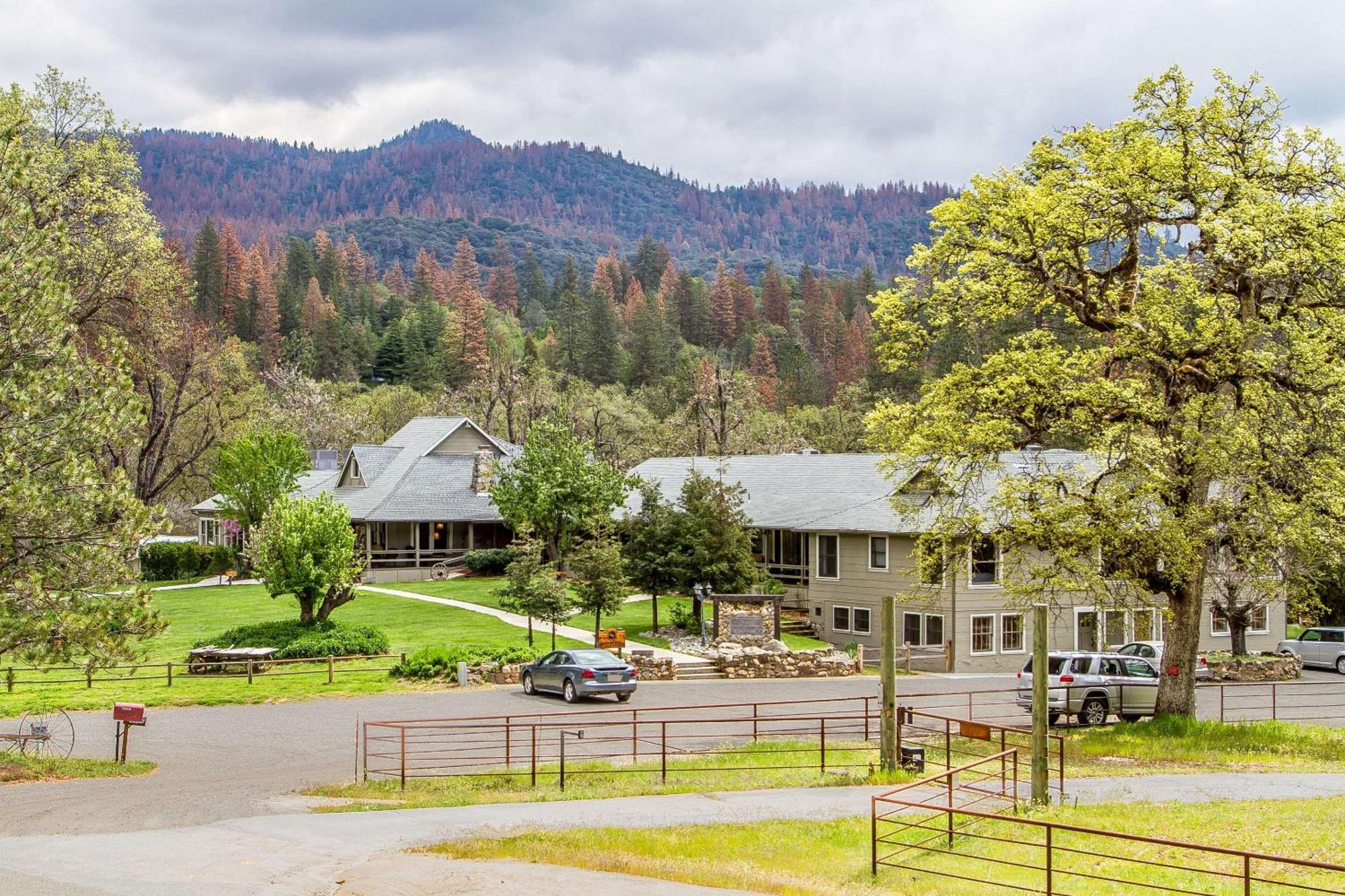 Sierra Sky Ranch Hotel Oakhurst Exterior photo