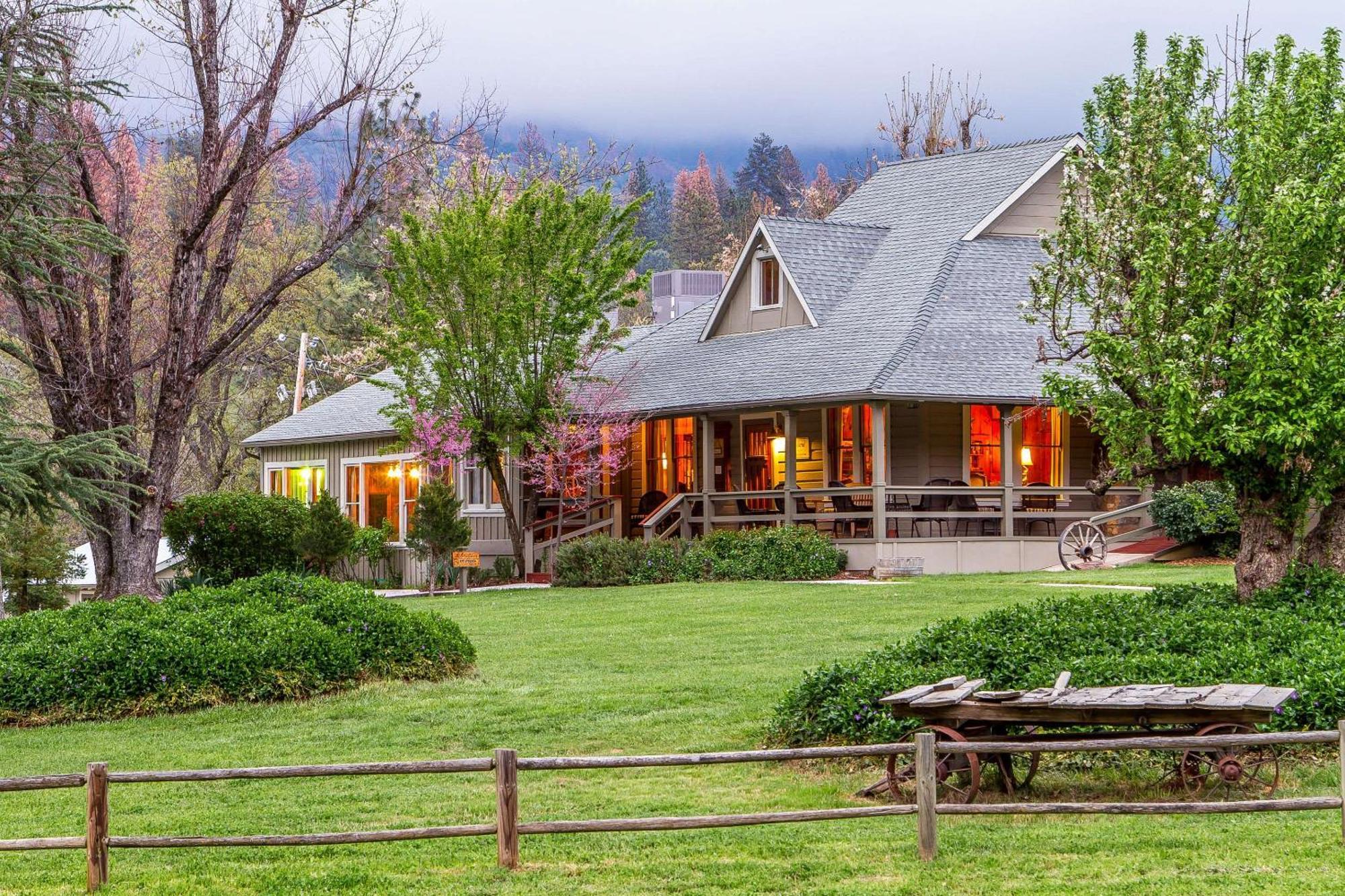 Sierra Sky Ranch Hotel Oakhurst Exterior photo